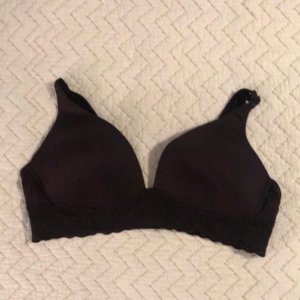 Warners black bra, size 36C.